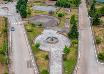 HELLENiQ Renewables: Σταθερά δίπλα στην κοινωνία της Κοζάνης – Νέα όψη στην κεντρική πλατεία της Κοινότητας Σιδερών