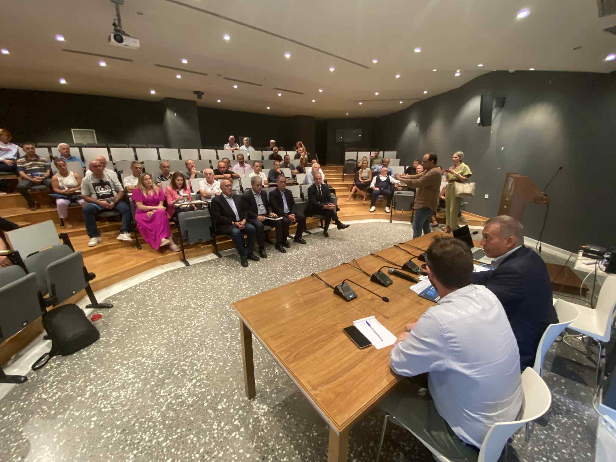 Ανυποχώρητος Βρούτσης και ηχηρό μήνυμα στους Δημάρχους για τα γήπεδα: «Είναι η τελευταία σας ευκαιρία, 40 χρόνια δεν πράξατε τα απαραίτητα»- Προβληματισμός στα αθλητικά σωματεία για την αδειοδότηση