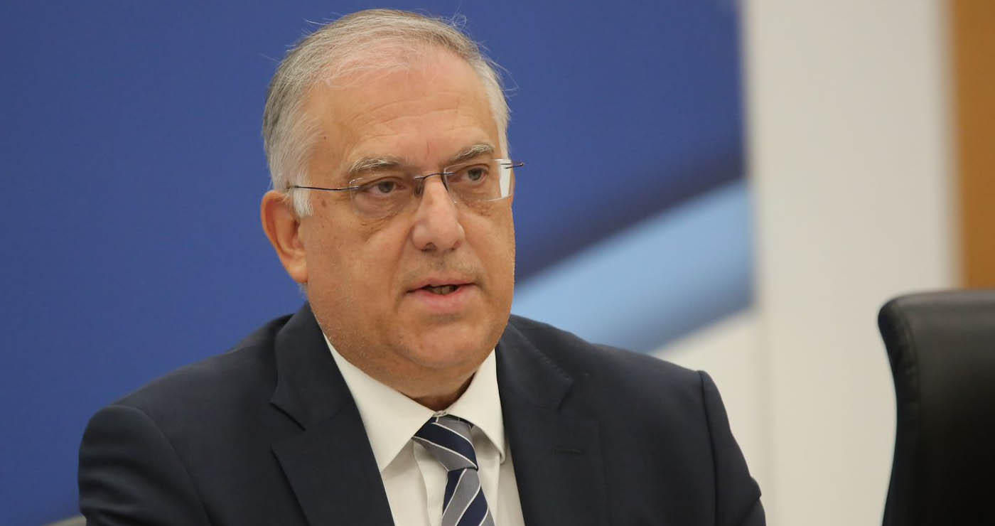 Αυστηρό μήνυμα Θεοδωρικάκου στην αγορά: “Μειώστε τις τιμές σε 1.000 κωδικούς”