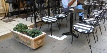 Λάθος πρόστιμο του Δήμου Κοζάνης σε κατάστημα εστίασης για τραπεζοκαθίσματα- Ακύρωσε την απόφαση η Αποκεντρωμένη