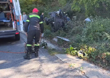 Γρεβενά: Σοβαρό τροχαίο με τρεις επιβαίνοντες – Επενέβησαν Πυροσβεστική & ΕΚΑΒ