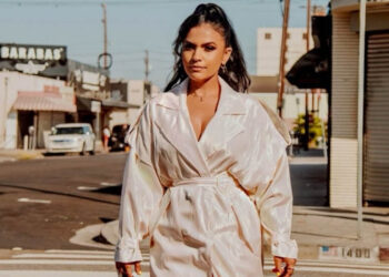 Από την Κοζάνη στη Μόσχα: Ποια είναι η Ελληνίδα που θα εκπροσωπήσει τις ΗΠΑ στη ρωσική Eurovision