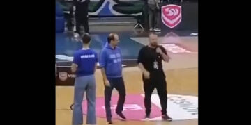 Ο διευθυντής του Μουσικού Γυμνασίου Πτολεμαΐδας σούταρε για 500 ευρώ στο Ηρακλής–ΑΕΚ! (Βίντεο)