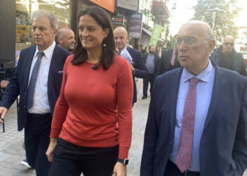 Σήμα από το ΔΑΜ αναμένει η Κεραμέως για τις 500 θέσεις εργασίας προς τους Δήμους της Δ. Μακεδονίας
