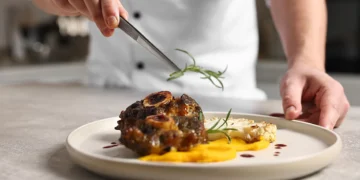 Συνελήφθη τηλεοπτικός σεφ για χρέη 350.000 ευρώ προς το Δημόσιο