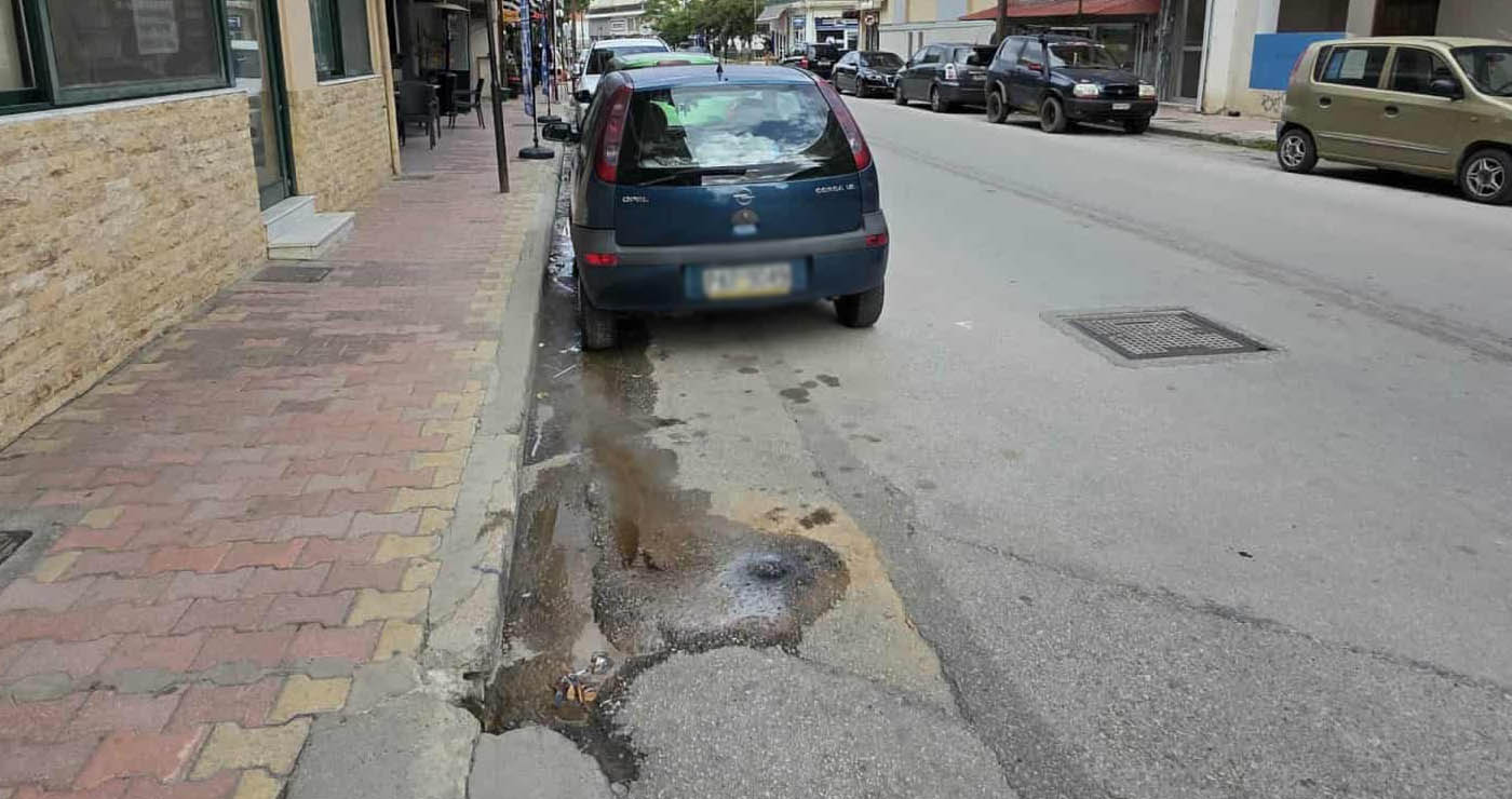 ΕΚΤΑΚΤΟ: “Έσκασε” αγωγός της τηλεθέρμανσης επί της Οδού Παυλίδη Αδαμοπούλου – Διαρροή υδάτων στο σημείο ( ρεπορτάζ της Κούλας Πουλασιχίδου )