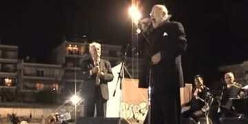2011: Όταν ο Διονύσης Σαββόπουλος, ξεσήκωσε το γήπεδο της Πτολεμαΐδας με τα “Λιανοχορταρούδια” – Ιστορικό VIDEO