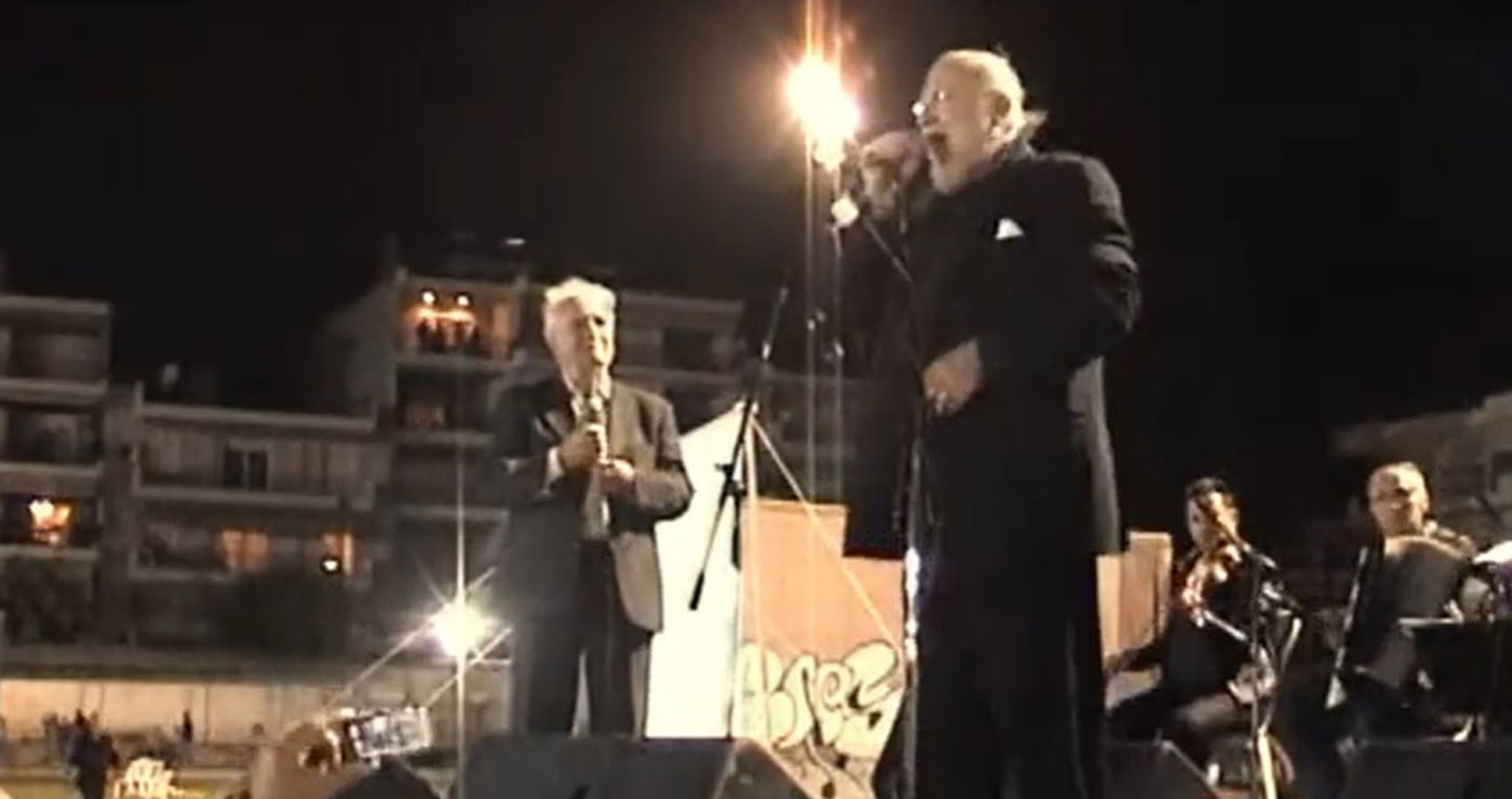 2011: Όταν ο Διονύσης Σαββόπουλος, ξεσήκωσε το γήπεδο της Πτολεμαΐδας με τα “Λιανοχορταρούδια” – Ιστορικό VIDEO