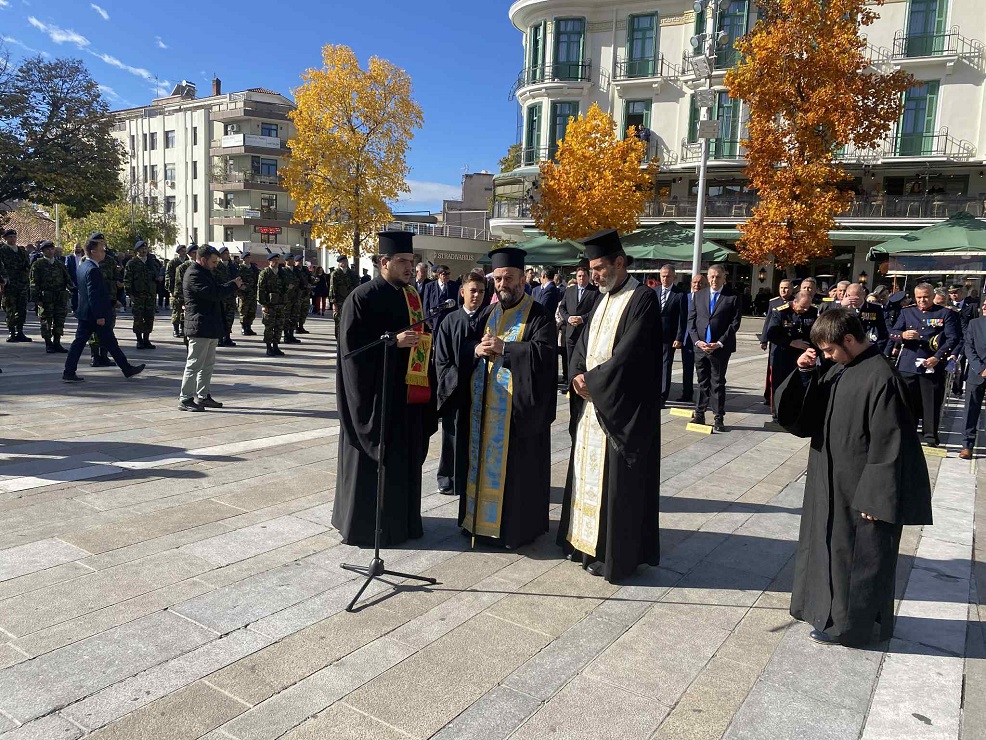 Κοζάνη: Η επιμνημόσυνη δέηση και οι καταθέσεις στεφάνων για την επέτειο του “ΟΧΙ”