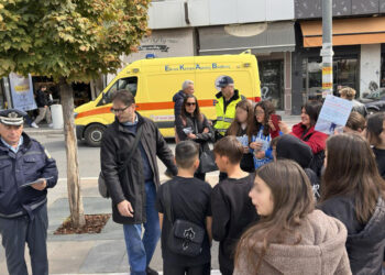 Κοζάνη: «Ελεύθερη πρόσβαση για όλους» – Δράση της Τροχαίας για την Παγκόσμια Ημέρα Λευκού Μπαστουνιού