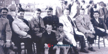 Γήπεδο Πτολεμαϊδος 1954, παρακολουθώντας τον αγώνα του Θρυλικού ΑΡΗ – Από τη στήλη του Γ. Καζαντζή στον ΠΑΛΜΟ