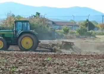 Σε εγρήγορση οι μηχανές των γεωργικών μηχανημάτων, στον κάμπο της Εορδαίας, για τις φθινοπωρινές αγροτικές εργασίες! (της Κούλας Πουλασιχίδου)