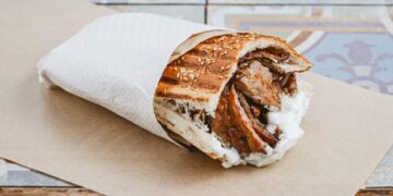 Travel.gr: “Η λαγάνα της Πτολεμαΐδας: Στην «πόλη του φωτός» θα δοκιμάσετε το γευστικό μυστικό των ντόπιων”