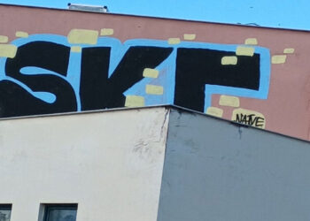 Το κτίριο του Μουσικού Σχολείου Πτολεμαΐδας γέμισε με γκράφιτι – «Να επανορθώσει ο νεαρός που το έκανε…», ζητάει το σχολείο