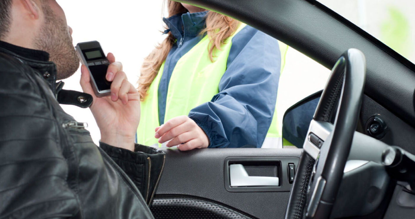 Ομάδες στα social media με πάνω από 200.000 μέλη ενημέρωναν για μπλόκα της τροχαίας για να τα αποφεύγουν οι οδηγοί – Δύο συλλήψεις