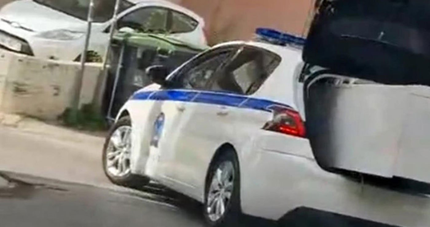 Αστυνομικός μετέφερε ψυγείο στο πορτμπαγκάζ του περιπολικού – Διατάχθηκε ΕΔΕ