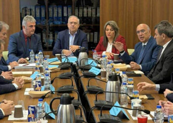 Σε εξέλιξη σύσκεψη στην Καστοριά με τον Υπ. Ανάπτυξης Τ. Θεοδωρικάκο για τη γούνα (Φωτογραφίες)