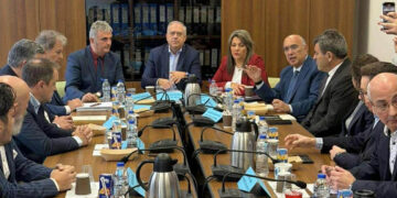 Σε εξέλιξη σύσκεψη στην Καστοριά με τον Υπ. Ανάπτυξης Τ. Θεοδωρικάκο για τη γούνα (Φωτογραφίες)