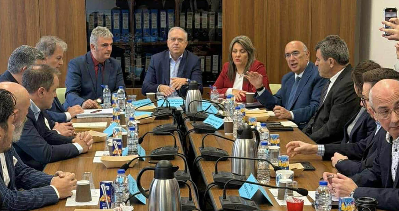 Σε εξέλιξη σύσκεψη στην Καστοριά με τον Υπ. Ανάπτυξης Τ. Θεοδωρικάκο για τη γούνα (Φωτογραφίες)