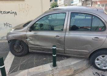 Τροχαίο ατύχημα στην Πτολεμαΐδα – Αυτοκίνητο “καβάλησε” το πεζοδρόμιο