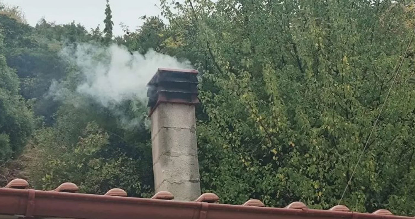 Χειμωνιάτικος καιρός στα ορεινά της Μακεδονίας: Άναψαν σόμπες και τζάκια, πέφτει χιονόνερο – Τι λέει ιδιοκτήτης ταβέρνας στη Ζωοδόχο Πηγή Κοζάνης