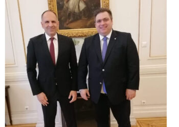 Συνάντηση του Προέδρου της ΚΕΕΕ Γιάννη Βουτσινά με τον Υπουργό Εξωτερικών Γιώργο Γεραπετρίτη