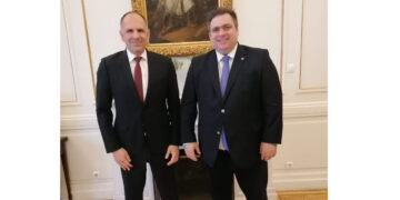 Συνάντηση του Προέδρου της ΚΕΕΕ Γιάννη Βουτσινά με τον Υπουργό Εξωτερικών Γιώργο Γεραπετρίτη