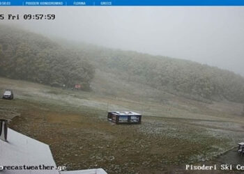 Έπεσαν τα πρώτα χιόνια στα Χιονοδρομικά Βασιλίτσας και Πισοδερίου (Live εικόνα)