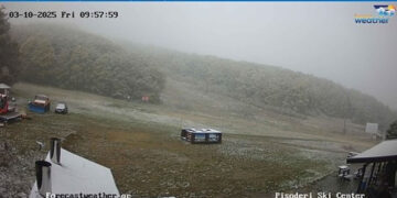 Έπεσαν τα πρώτα χιόνια στα Χιονοδρομικά Βασιλίτσας και Πισοδερίου (Live εικόνα)