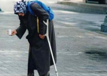 Προσοχή στην Πτολεμαΐδα: Ηλικιωμένη Ρομά προσπαθεί να εξαπατήσει πολίτες με δόλιο τρόπο