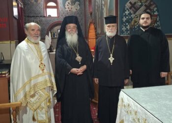 Στον Ιερό Ναό του Αγίου Γεωργίου στη Μεσιανή, ο Μητροπολίτης Σερβίων και Κοζάνης κ. Παύλος χειροθετεί τον Νικόλαο Κανταρτζή σε Πρωτοπρεσβύτερο, με την παρουσία άλλων κληρικών και διακονητών. μεσιανή πρωτοπρεσβύτερος