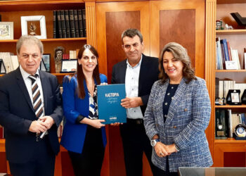 Καστοριά: Επίσκεψη της Υφυπουργού Εσωτερικών Π. Χαραλαμπογιάννη – 56 νέες θέσεις εργασίας στις υπηρεσίες της περιοχής