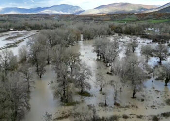 Πλημμύρισε μετά από χρόνια ο Αλιάκμονας – Γ. Βασιλειάδης: “Σε εγρήγορση θα πρέπει να είναι περιοχές χαμηλότερα…” (video από τη Νεάπολη)