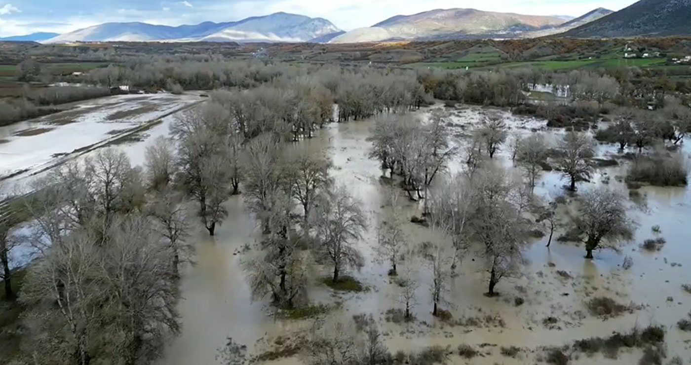 Πλημμύρισε μετά από χρόνια ο Αλιάκμονας – Γ. Βασιλειάδης: “Σε εγρήγορση θα πρέπει να είναι περιοχές χαμηλότερα…” (video από τη Νεάπολη)
