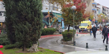 Συνιστάται η προσοχή των οδηγών για την ανεμπόδιστη διέλευση των ασθενοφόρων (της Κούλας Πουλασιχίδου )