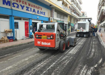 Ασφαλτοστρώνεται σε όλο το μήκος της η Οδός Καυκάσου στην Πτολεμαΐδα (ρεπορτάζ της Κούλας Πουλασιχίδου)