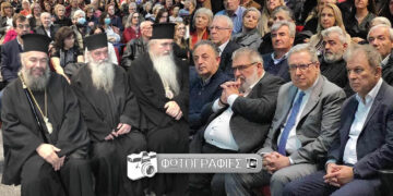 Σύσσωμη η Εορδαία τίμησε το έργο του Αρχιμανδρίτη Νικηφόρου Μανάδη , στο ασφυκτικά γεμάτο Πνευματικό Κέντρο Πτολεμαΐδας , για την εκδήλωση-αφιέρωμα! (Ρεπορτάζ της Κούλας Πουλασιχίδου)