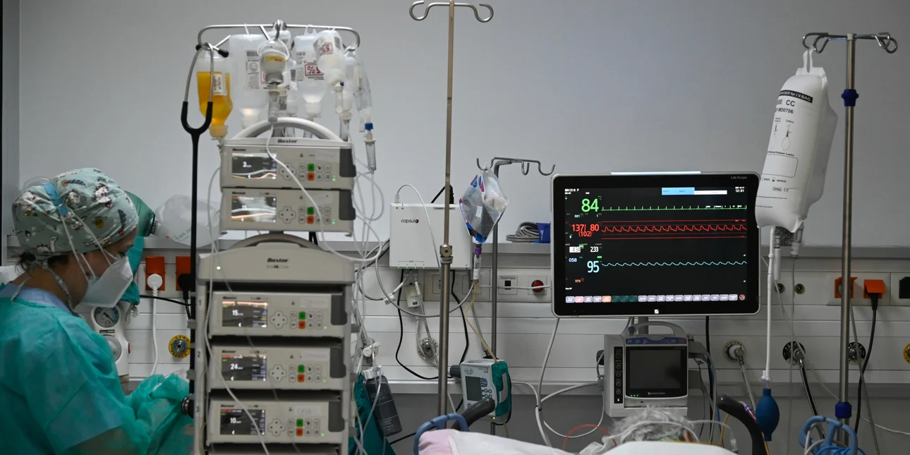 Αθήνα: 22χρονος κατάπιε ολόκληρο μπέργκερ κάνοντας challenge – Δίνει μάχη για τη ζωή του