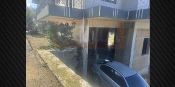 Ο 25χρονος πήρε αγκαλιά τον 3χρονο για να πάνε βόλτα, χτύπησε σε μπαλκόνι, ζαλίστηκε και έπεσαν μαζί – Συντετριμμένοι οι γονείς του μικρού Ανδρέα