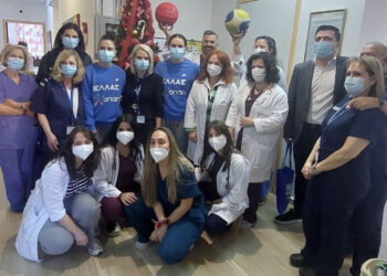 Γέμισε παιδικά χαμόγελα η Παιδιατρική Κλινική του Μαμάτσειου στην επίσκεψη της Εθνικής Μπάσκετ Γυναικών