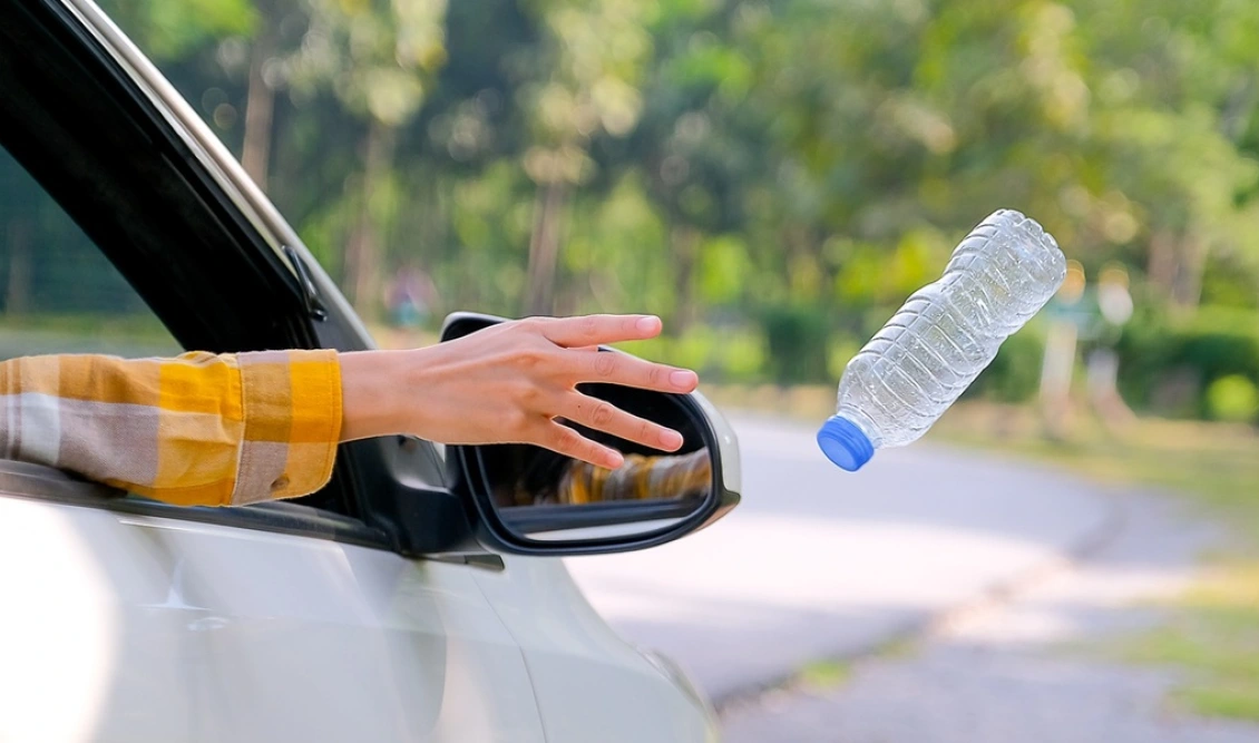 Νέος ΚΟΚ: Τέλος και στη ρίψη απορριμμάτων από το παράθυρο – Οι ποινές και τα πρόστιμα