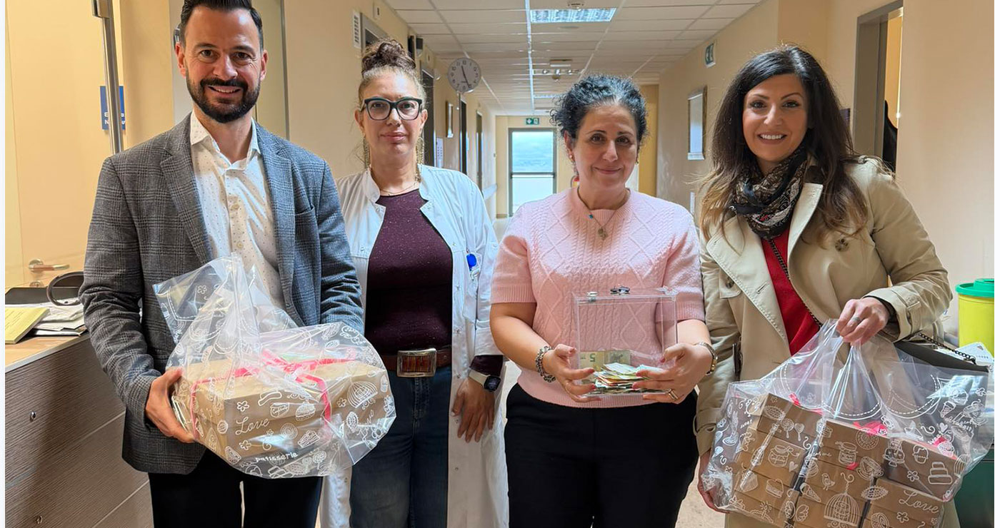 Προσφορά χειροποίητων μπισκότων στην ογκολογική του Μποδοσάκειου