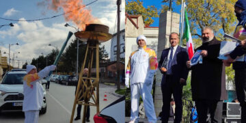 Η Πτολεμαΐδα υποδέχθηκε την Ολυμπιακή Φλόγα των Milano Cortina 2026 με πλήθος κόσμου (Βίντεο και φωτογραφίες)