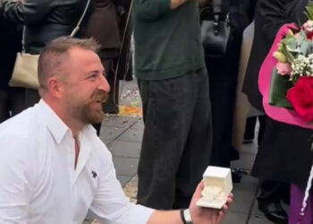 Πτυχίο και βέρες: Η πρόταση γάμου που «έκλεψε» την παράσταση στη σημερινή ορκωμοσία στην Κοζάνη