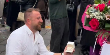 Πτυχίο και βέρες: Η πρόταση γάμου που «έκλεψε» την παράσταση στη σημερινή ορκωμοσία στην Κοζάνη