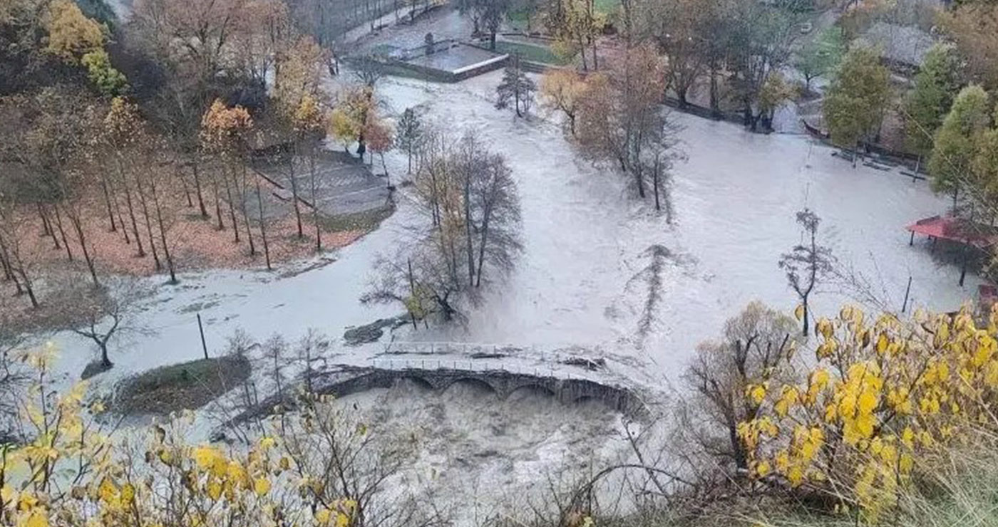 Εικόνες καταστροφής στο Νεστόριο – Υπερχείλισε ο ποταμός Αλιάκμονας