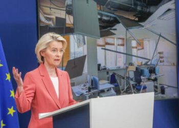 Η φον ντερ Λάιεν πυροδοτεί συζήτηση για τον ρόλο των ορυκτών καυσίμων στην πράσινη μετάβαση