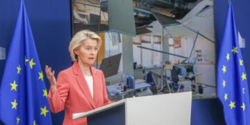 Η φον ντερ Λάιεν πυροδοτεί συζήτηση για τον ρόλο των ορυκτών καυσίμων στην πράσινη μετάβαση