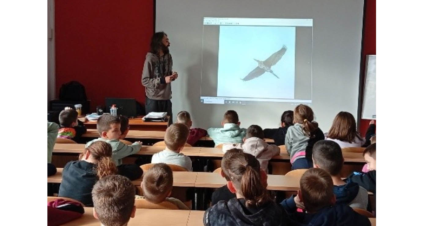 Παρουσίαση του Φωτογραφικού  project «Πουλιά της λίμνης Πολυφύτου» του Δημήτρη Βαβλιάρα  στο Δημοτικό Σχολείο Αιανής