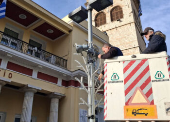 Κοζάνη: Ξεκίνησε ο χριστουγεννιάτικος στολισμός – Επί ποδός το Τμήμα Ηλεκτροφωτισμού